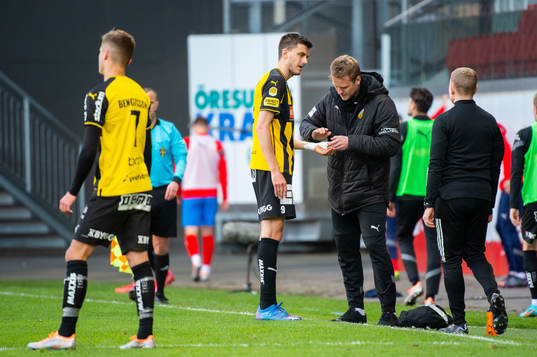 Häckens Alexander Jeremejeff får bandage på handen