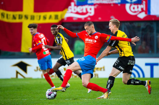 Helsingborgs Albert Ejupi och Häckens Gustav Berggren