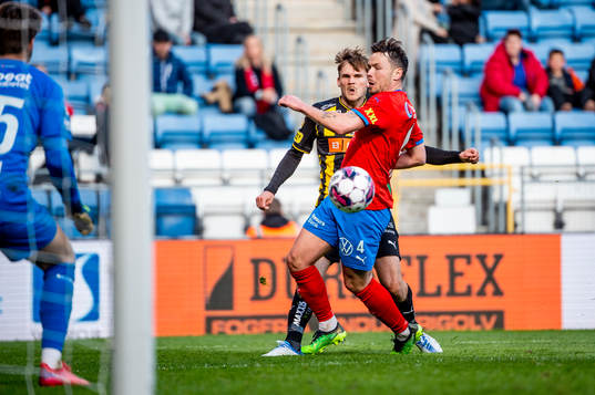 Häckens Oscar Uddenäs mot Helsingborgs Viljormur Davidsen