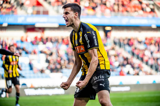 Häckens Alexander Jeremejeff jublar