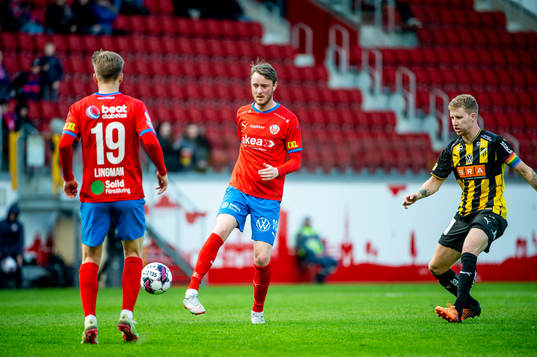 Helsingborgs Rasmus Jönsson och Lucas Lingman mot Häckens