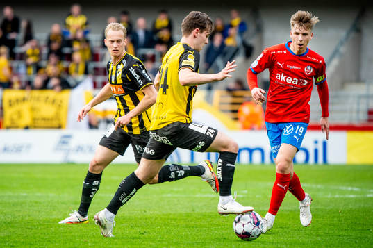 Häckens Lars Olden Larsen mot Helsingborgs Lucas Lingman
