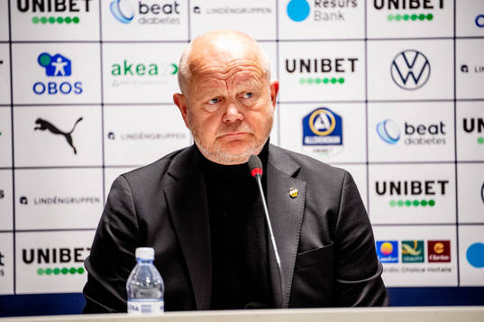 Häckens tränare Per-Mathias Høgmo på en presskonferens