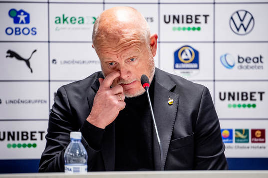Häckens tränare Per-Mathias Høgmo på en presskonferens