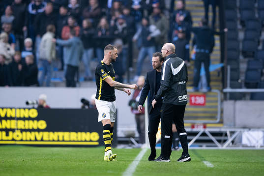 s Alexander Milosevic, tränare Bartosz Grzelak och