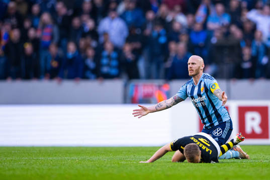 Djurgårdens Magnus Eriksson reagerar