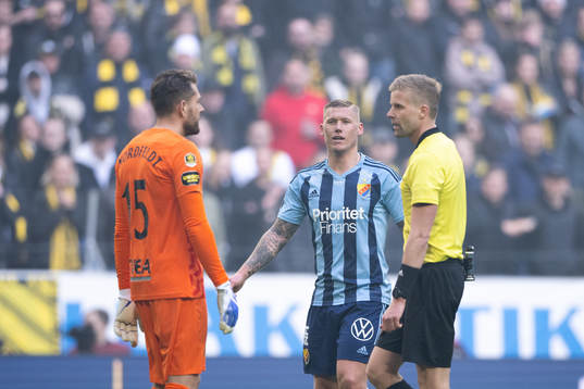 s målvakt Kristoffer Nordfeldt, Djurgårdens Victor