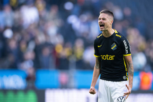 s Mikael Lustig jublar