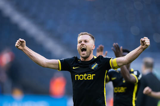 s Sebastian Larsson jublar
