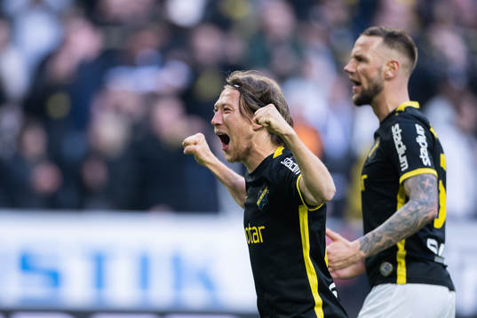 s Axel Björnström jublar