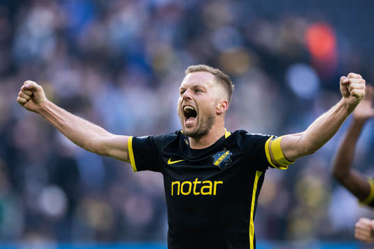 s Sebastian Larsson jublar
