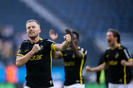 s Sebastian Larsson jublar