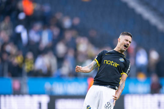s Mikael Lustig jublar