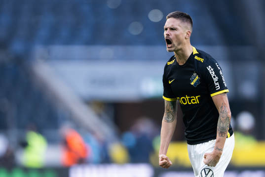 s Mikael Lustig jublar