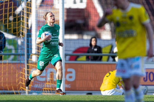 Ljungskiles Linus Tornblad jublar