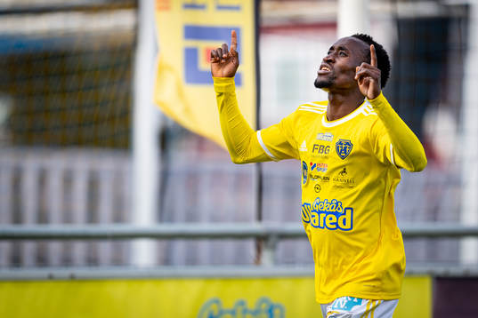 Falkenbergs Godwin Aguda jublar