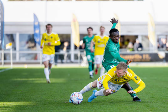 Ljungskiles Mohamadu Lamin och Falkenbergs Lucas Sibelius