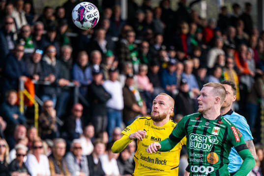 Mjällbys Adam Ståhl och Varbergs Anton Liljenbäck