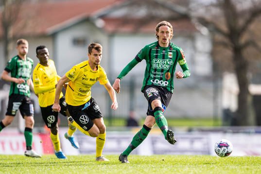Mjällbys Rasmus Wiedesheim-Paul och Varbergs Joakim Lindner