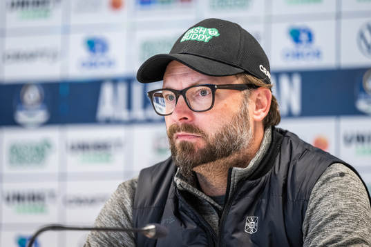 Varbergs tränare Joakim Persson på presskonferensen