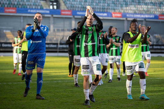 GAIS målvakt Mergim Krasniqi, Jonas Lindberg och Michael