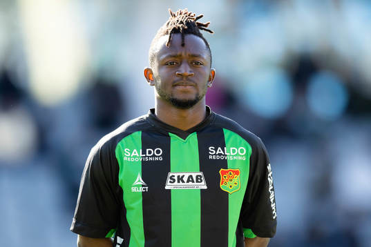 GAIS Michael Kargbo på line up innan fotbollsmatchen i
