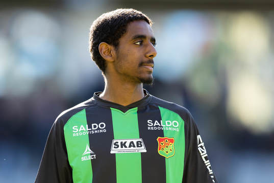 GAIS Harun Ibrahim på line up innan fotbollsmatchen i