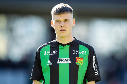 GAIS Axel Henriksson på line up innan fotbollsmatchen i