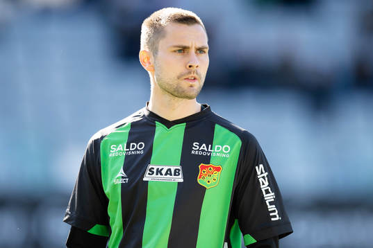GAIS Axel Norén på line up innan fotbollsmatchen i Ettan