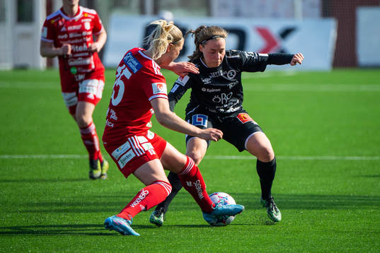 Piteås Ellen Löfqvist och Örebros Heidi Kollanen