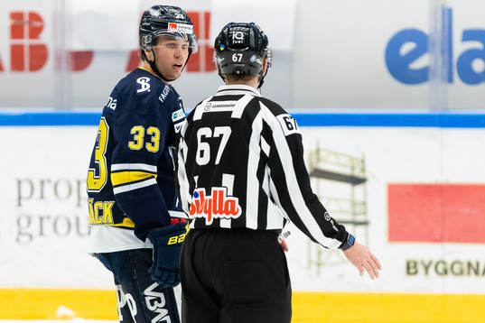 s Måns Lindbäck utvisas