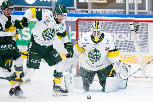 Björklövens Fredric Andersson och målvakt Joona