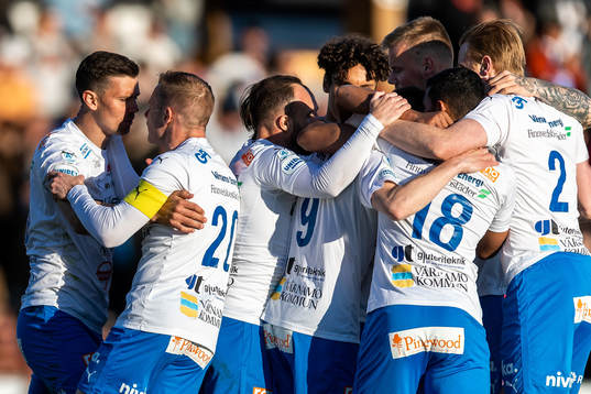 Värnamos Marcus Antonsson och Freddy Winsth jublar med