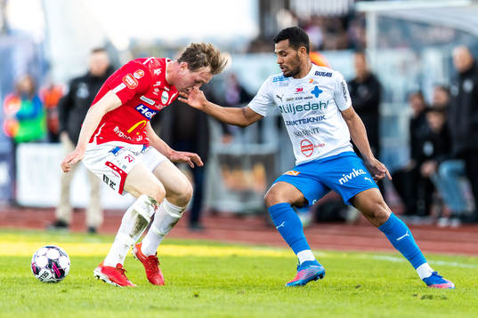 Degerfors Adam Carlén och Värnamos Wenderson Oliveira do