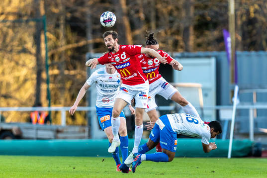 Degerfors Sebastian Ohlsson och Värnamos Wenderson