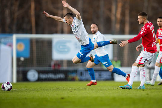 Värnamos Oscar Johansson och Degerfors Christos Gravius