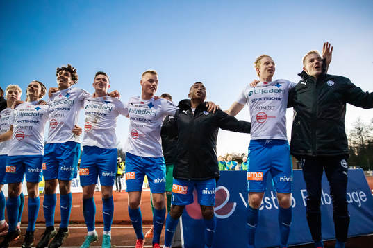 Värnamos spelare jublar