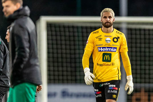 Degerfors målvakt Alfie Malik Whiteman deppar