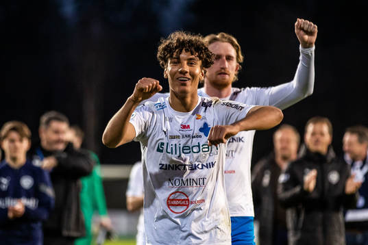 Värnamos Robin Tihi jublar