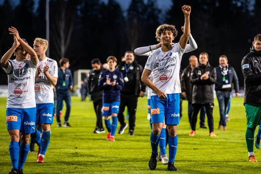 Värnamos Robin Tihi jublar