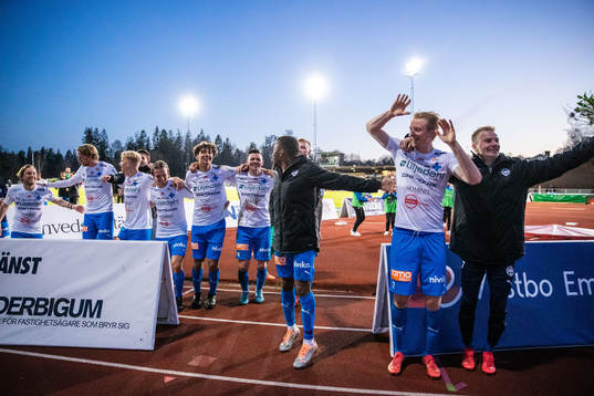 Värnamos spelare jublar