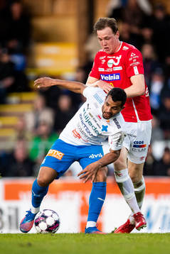 Degerfors Adam Carlén och Värnamos Wenderson Oliveira do