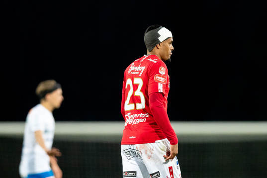 Degerfors Adhavan Rajamohan med lindat huvud