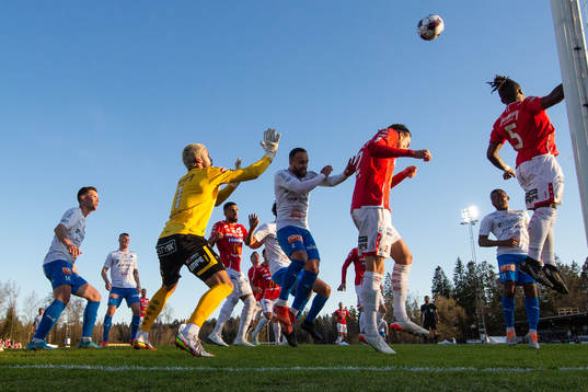 Värnamos Evaldo Nascimento Lamaur Neto i nickduell med