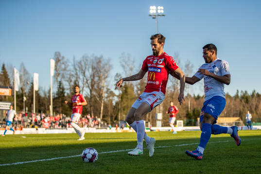 Degerfors Sebastian Ohlsson och Värnamos Wenderson