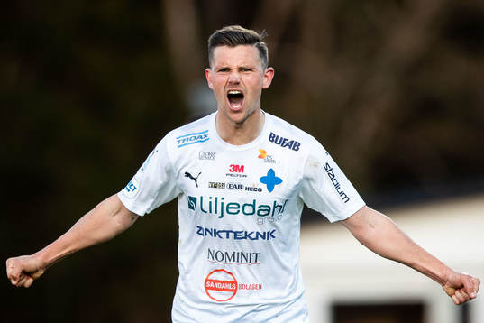 Bläddra bland fler bilder av Fotboll, Allsvenskan, Värnamo - Degerfors