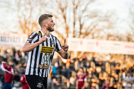 Landskronas Erik Pärsson jublar