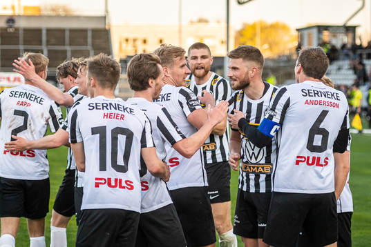 Landskronas Erik Pärsson jublar