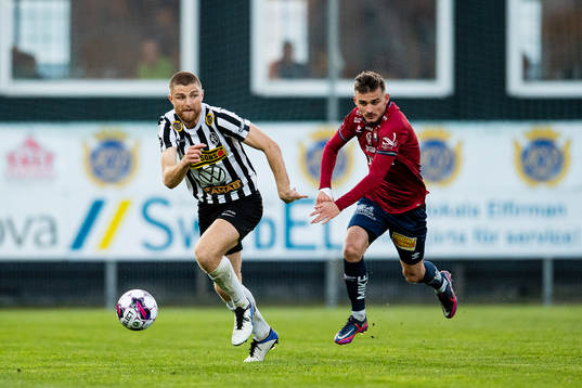 Landskronas Erik Hedenquist och Örgrytes Ajdin Zeljkovic
