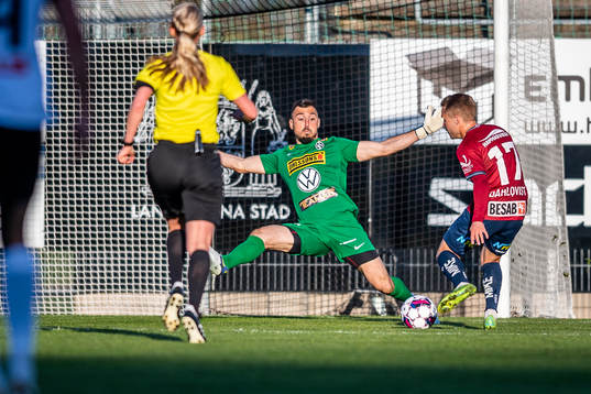Landskronas målvakt Amr Kaddoura mot Örgrytes Hampus